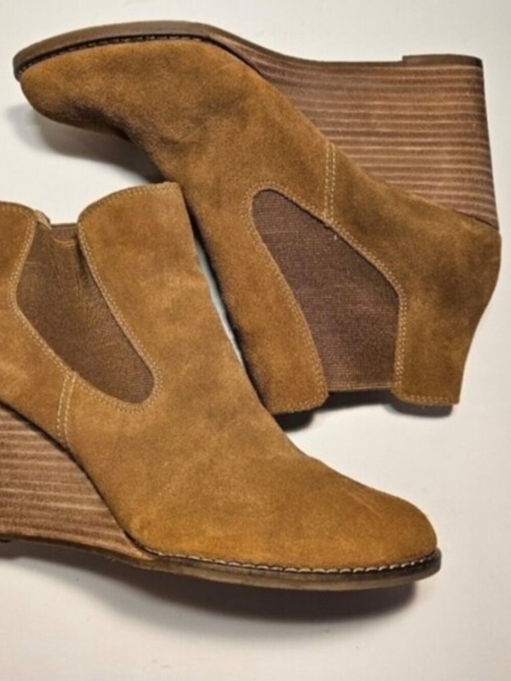 Lucky Brand Sz 10 Yamka 3.5" Wedge Ankle Chelsea Boot Stretch Sides Light Brown - Picture 3 of 11